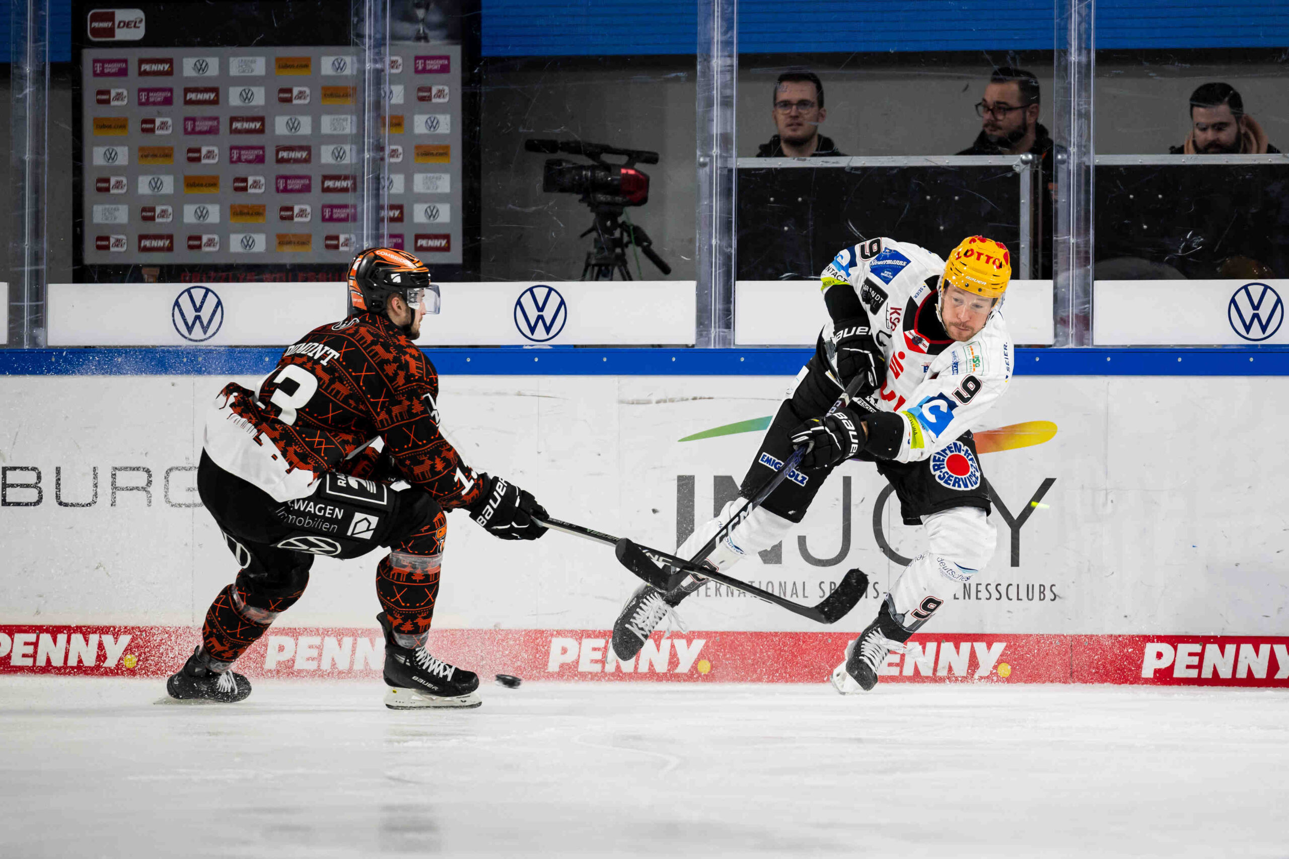 Grizzlys Wolfsburg gegen Pinguins Bremerhaven – PENNY DEL