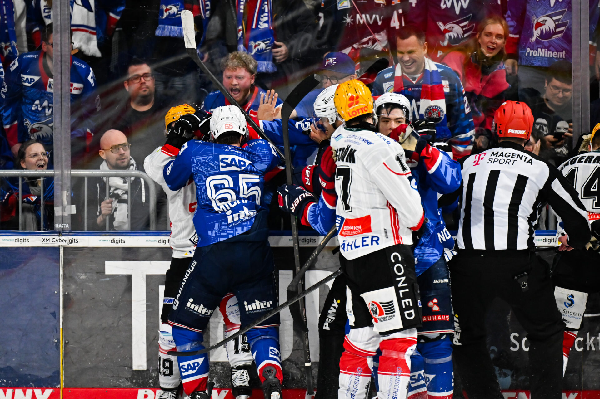 Adler Mannheim – Fischtown Pinguins Bremerhaven – PENNY DEL Playoffs Viertelfinale Spiel 1